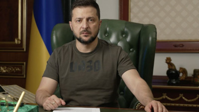 Ukrayna Başkanı Volodimir Zelenski ulusa sesleniş konuşmasında Kırım ile ilgili flaş açıklama yaptı. Zelenski, Bayrağımız tekrar Kırım’da dalgalanacak