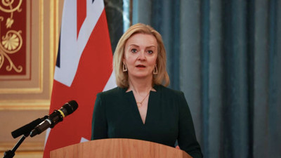 Yeni Başbakan'dan halka enerji desteği. İngiltere Başbakanı Liz Truss enerji fiyatlarına ilişkin mali destek paketi açıkladı: Hane başına 52 bin lira verecek