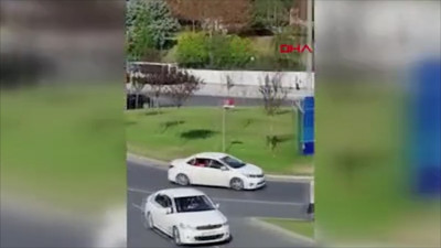 Çevredekilerin hayatını riske attı! Başakşehir’de okul önünde tehlikeli drift kamerada