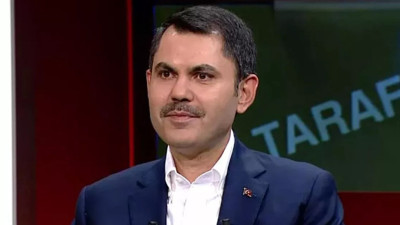 Baka Kurum'dan asgari ücretle ev alma formülü. Asgari ücretlilerin nasıl konut alacağını Bakan Kurum anlattı. Bakan Kurum, "Asgari ücretliler konutlar teslim edilene kadar hem kirayı hem taksiti nasıl ödeyecek?" sorusuna yanıt verdi