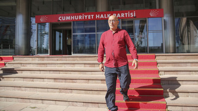 Musa Anter dosyası Kemal Kılıçdaroğlu'na sunuldu. 1992'de öldürülen Musa Anter davası sonrasında önemli görüşme. Dicle Anter Kemal Kılıçdaroğlu ile bir araya geldi