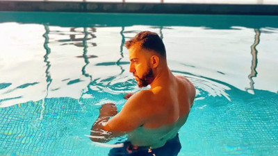 Yüzmek için gittiği otelin havuzu mezar oldu. 32 yaşındaki genç adam havuzda kalp krizi geçirerek öldü