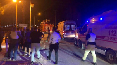 Mersin'de polisevine bombalı saldırı. Bakan Soylu olay yerinde açıklama yaptı: 1 polis şehit, 1 polis ve 2 sivil yaralı