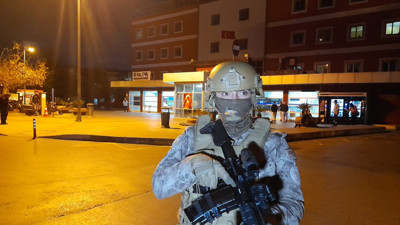 Türkiye Texas'a döndü! Hastane önünde silahlar patladı. Bakırköy'de korku dolu anlar. 1 kişi yaşamını yitirdi