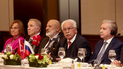 Rus ve Türk iş insanları İstanbul'da bir araya geldi. Doların saltanatı çöküyor diyen Doğu Perinçek'ten Türkiye'ye Rusya ve Çin çağrısı