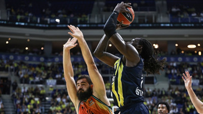 Turkish Airlines Euroleague'de Fenerbahçe Beko sahasında ağırladığı Valencia'yı 79-77 yenerek oynadığı dördüncü maçtan da galibiyetle ayrıldı