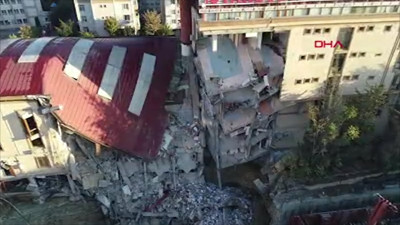 Küçükçekmece'de üniversite binasındaki hasar drone ile görüntülendi