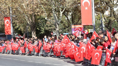 Tüm Türkiye'de 29 Ekim Cumhuriyet Bayramı büyük coşkuyla kutlanıyor