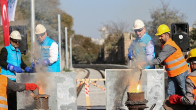 Kazlıçeşme-Sirkeci hattında ilk adım atıldı.  Raylı Sistem Projesi'nde ilk ray kaynağı yapıldı. "Sirkeci ve Haydarpaşa limanları arasında ulaşım sağlayanacaktır ''