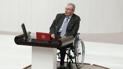 Deniz Baykal'ın evinde 'gizli' toplantı. Deniz Baykal'ın evindeki toplantıya kimler katıldı, toplantıda hangi kararlar alındı? Gazeteci Şaban Sevinç tv100'de anlattı