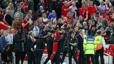 Fenway Sports Group, İngiliz devi Liverpool'u satmaya karar verdiğini açıkladı