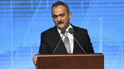 Öğretmenlere ara tatil yok. Milli Eğitim Bakanı Mahmut Özer'den ara tatil açıklaması: Öğretmenler kasım ve nisan aylarında yapılacak ara tatillerde mesleki eğitim programlarına Öğretmen Bilişim Ağı üzerinden katılacak