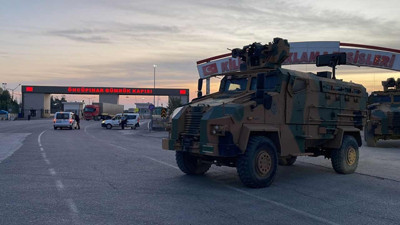 Türkiye'ye Suriye'den roketli saldırı. Öncüpınar Sınır Kapısı bölgesine roket atıldı.  1’i komiser, 6’sı polis memuru olmak üzere 8 güvenlik personeli yaralandı.