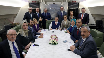 Cumhurbaşkanı Recep Tayip Erdoğan'dan Katar dönüşü flaş açıklamalar. Mısır lideri Sisi ile görüşme, Akşener'e masayı terk et çağrısı, Pençe Kılıç operasyonu, İstiklal Caddesi'ndeki bombalı saldırı...