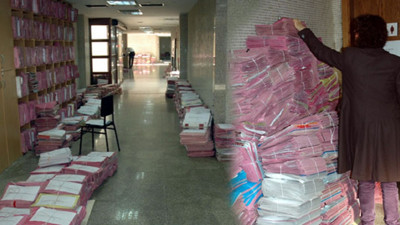 İcra dosyaları doldu taştı. 24 milyonu aşan icra takip dosyaları için Adalet Bakanlığı yeni daireler açmaya başladı. Türkiye'nin yasal takibe takılan vatandaş oranı rekora koşuyor