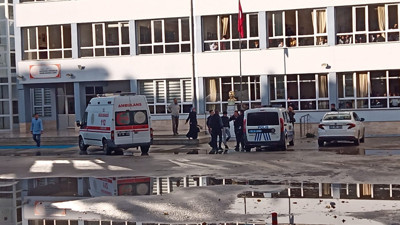 Liseli öğrenci uzaklaştırma alınca müdür yardımcısını bıçakladı