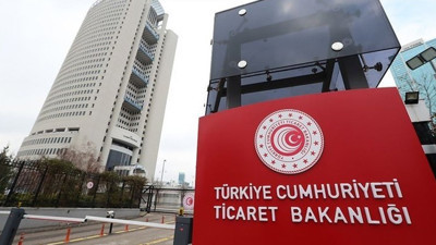İş arayan vatandaşlara müjdeyi bakanlık duyurdu. Yüksek maaş ile Ticaret Bakanlığı'nda çalışacak binlerce personel alınacak. Yaş şartı ve mülakat aranmayacak. İşte son başvuru tarihi