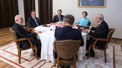 Barış Yarkadaş altılı masanın seçim planını açıkladı. Yarkadaş'tan flaş Meral Akşener ve Mansur Yavaş kulisi. Altılı masayı karıştıracak Cumhurbaşkanı adayı iddiası