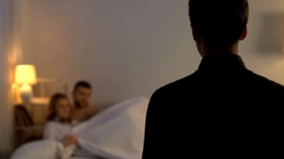 Dünyanın çivisi çıktı! Eşini öğrencisiyle birlikte otel odasında basan adam neye uğradığını şaşırdı