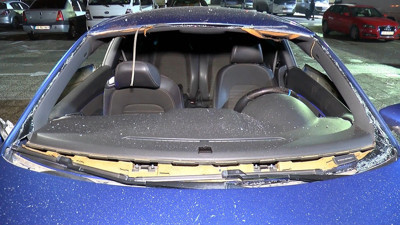 Bursa'da bir otomobilde çakmak gazını açık bırakan kişilerin içinde bulunduğu otomobil patladı. 3 kişi yaralandı