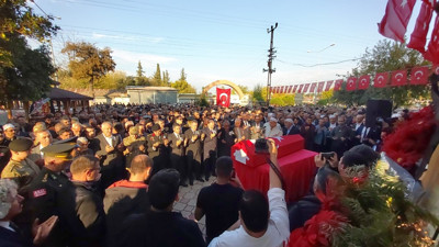 Şehit Binbaşı Mehmet Duman son yolculuğuna uğurlandı. Adana'da toprağa verilen şehidin cenazesinde gözyaşları sel oldu