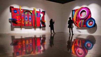 Ahmet Güneştekin imzalı 'Yedigören'in Alfabesi' sergisi görkemli bir törenle açıldı. Sergi açılışına sanat ve siyaset dünyasından bir çok ünlü isim katıldı