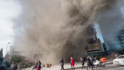 Şişli Levent'de bulunan Metrocity Alışveriş Merkezinde korkutan yangın