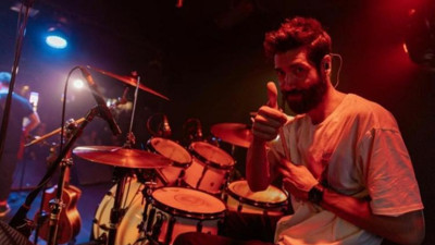 Müzisyene konser sonrası yumruklu saldırı! Ağır yaralandı