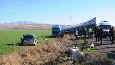 Cizre'de feci kaza çok can aldı! Hafif ticari araçla tır birbirine girince facia yaşandı: Araçta kim varsa hayatını kaybetti