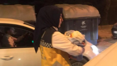 Böyle vicdansızlık görülmedi: Küçücük bebeği kapının önüne bırakıp gitmişler! Vatandaş nefes alamayan bebeği kapısının önünde buldu hemen ambulansı aradı. Biraz geç kalsaydı minik bebeğin durumu vahim olacaktı