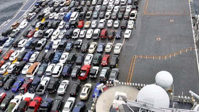 Zam gelmeden araç almak isteyenler bayileri resmen tüketti! Arabalar Türkiye'ye gelmeden gemide satıldı