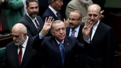 Milyonlarca insan bu açıklamayı bekliyordu. Yeni asgari ücretle ilgili duyuru Cumhurbaşkanı Erdoğan'dan geldi. AK Parti grup toplantısında konuşan Erdoğan asgari ücretin ne zaman açıklanacağını duyurdu