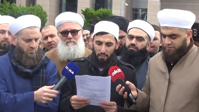 Akademisyen Uğur Kutay'a bir suç duyurusu daha! Hz. Muhammed'e hakaret ettiği iddia edilmişti. Müdafaa-i İslam Hareketi Derneği üyeleri de suç duyurusu yaptı