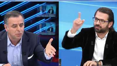 tv100 canlı yayınında asgari ücret tartışması. Sesler yükseldi, stüdyoda gerilim dolu anlar... Asgari ücret için çarpıcı iddia. Hacı Yakışıklı'dan asgari ücret itirafı