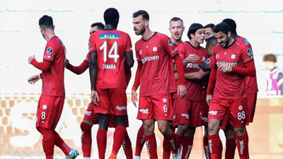 Sivasspor deplasmanda Kasımpaşa'yı 2-1 mağlup etti, Selçuk İnan ligdeki ilk mağlubiyetini tattı