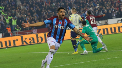 Trabzonspor, Fenerbahçe karşısında üç puanı iki golle aldı!