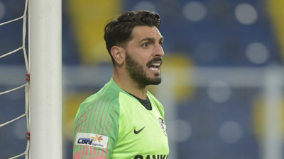 Gaziantep FK-Beşiktaş maçı öncesi ilginç olay! Gaziantep FK kalecisi Günay Güvenç maç başlamadan sarı kart gördü