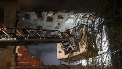 Bir kiracı daha cinnet getirdi. Avcılar'da ev sahibi ile tartışan kiracı boşalttığı evi yaktı: Evin duvarları yıkıldı