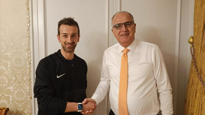 Filenin Sultanları'nda yeni dönem resmen başladı. A Milli Kadın Voleybol Takımı'nı İtalyan başantrenör Daniele Santarelli çalıştıracak