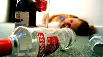 Yılbaşına sayılı günler kala dev operasyon! İstanbul'da 10 ton sahte içki ele geçirildi