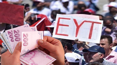 EYT'lilere çok kötü haber. 2022 yılında emekli maaşlarına yapılan zam oranı EYT maaşlarına yansıtılmadı EYT emeklisi normal emekliden çok daha az maaş olacak