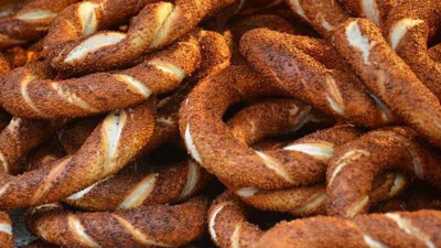 İBB önünde simitçiler eylem yaptı: Tezgahlarımız toplatılıyor 3 yıldır mağduriyet yaşıyoruz