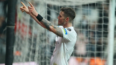 Wout Weghorst'un gol sevincinde dikkat çeken detay! Tribünlere bakıp ''bye bye'' dedi