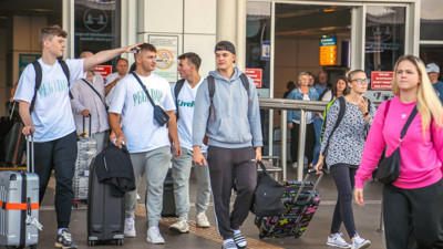 Antalya'da gurbetçi rekoru kırıldı. Yurt dışında yaşayan Türk vatandaşları 2022'de rekor kırdı 682 binden fazla Türk tatil için Antalya'ya geldi