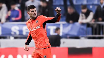 Başakşehir, Kasımpaşa karşısında galibiyete 90+9 ve 90+11. dakikada attığı gollerle ulaştı