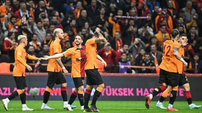 Galatasaray'ın durmaya niyeti yok! Okan Buruk'un öğrencileri Antalyaspor'u mağlup ederek galibiyet serisini dokuz maça çıkardı