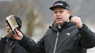 Aşırı sağcı siyasetçi Rasmus Paludan Kur'an-ı Kerim'i tekrar yaktı! Çirkin saldırıyı Danimarka'da tekrarladı! İğrenç saldırıyı her cuma tekrarlayacağını söylemişti