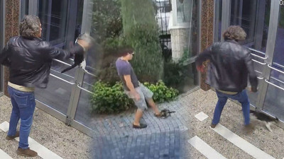 Kedi düşmanı yine azdı! Oturduğu sitede daha önce kedileri zehirleyen hayvan düşmanı şimdi de bir kediyi dakikalarca darp ederken görüntülendi