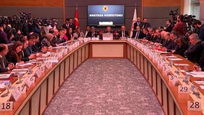 Başörtüsü görüşmesinde 'ürolog' tartışması. CHP'li Murat Emir, anayasa değişikliği görüşmelerine ürolog çağırılmasına tepki gösterdi