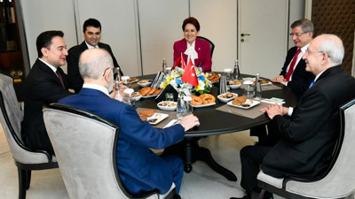 Altılı Masa'nın 11. toplantısı 9 saat sürdü. Altılı Masa'dan seçim çıkışı. Erdoğan'ın adaylığı ile ilgili çarpıcı sözler. Altılı Masa'dan ortak Cumhurbaşkanı adayı açıklaması